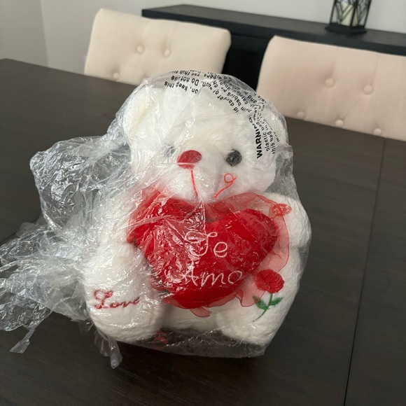Valentines Day Bear - Picture 1 of 4